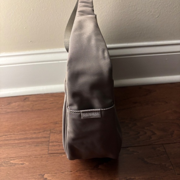 Lululemon City Essentials Shoulder Bag 4L - Picture 2 of 8